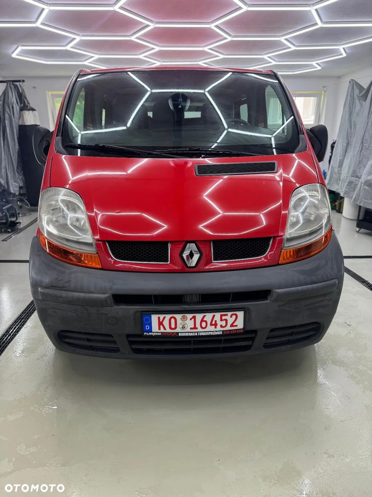 Renault TRAFIC - 2