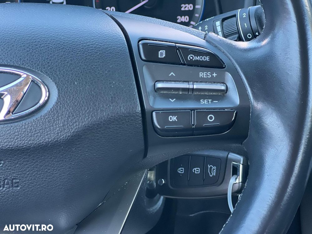 Hyundai KONA - 16