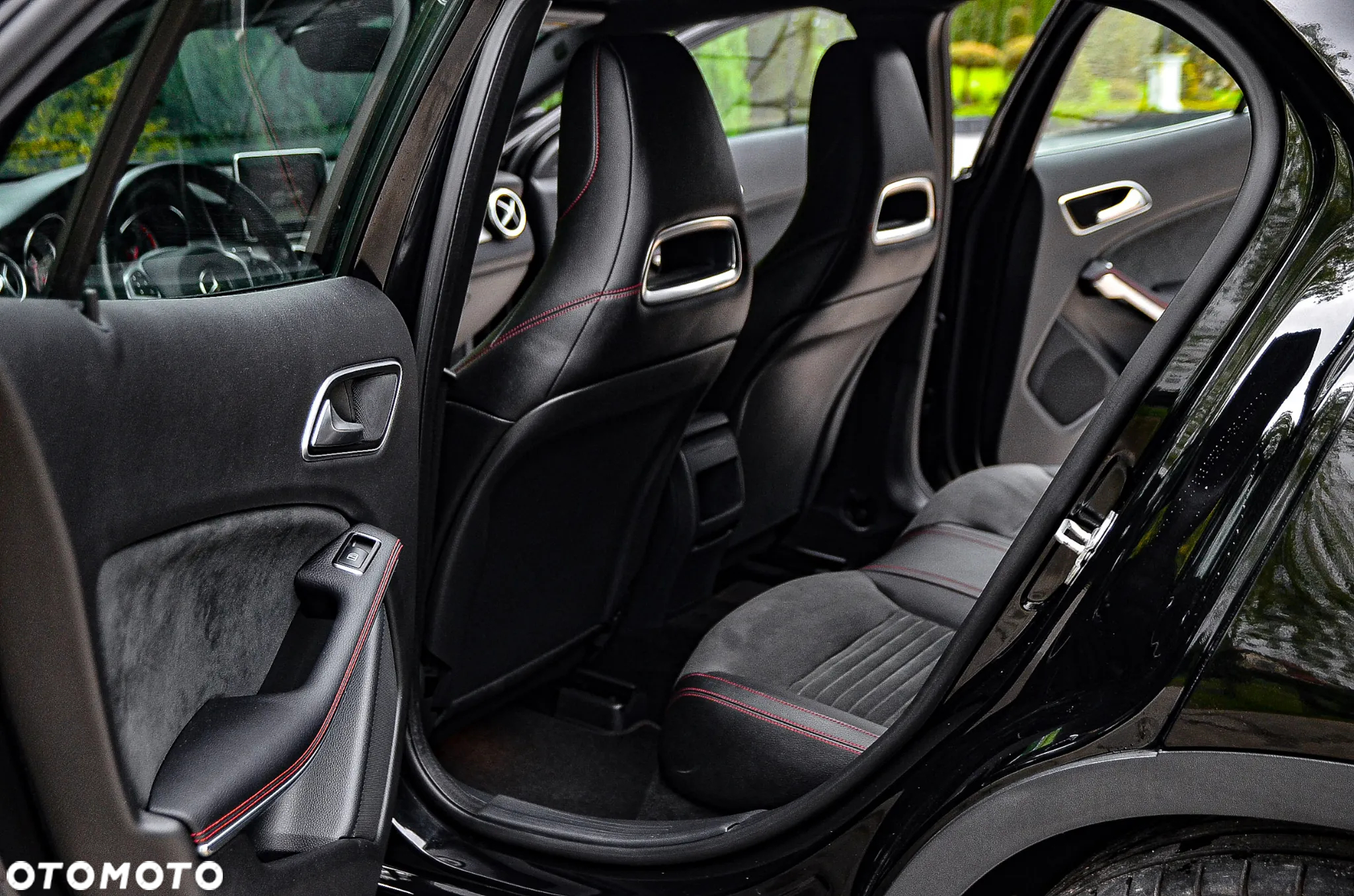 Mercedes-Benz GLA 180 7G-DCT AMG Line - 27