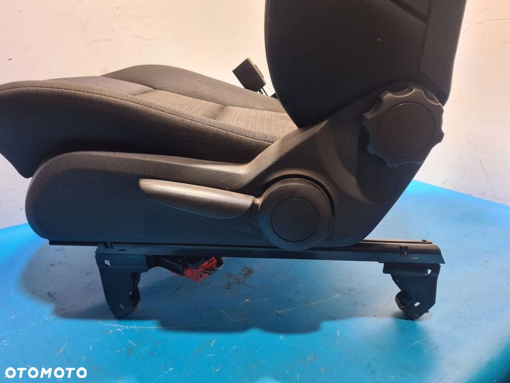 FOTEL KIEROWCY MERCEDES W169 - 10