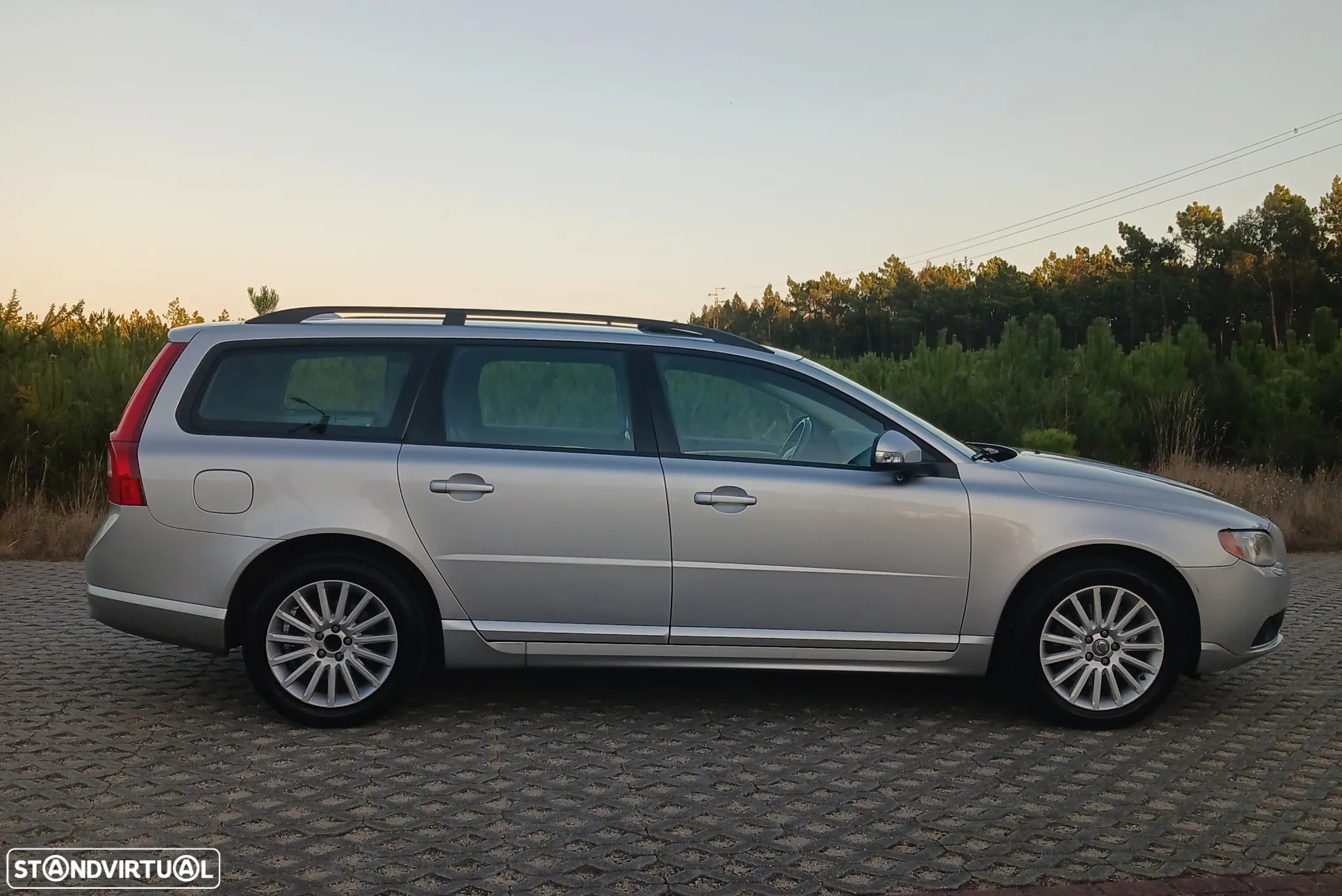 Volvo V70 2.4 D5 Momentum - 3
