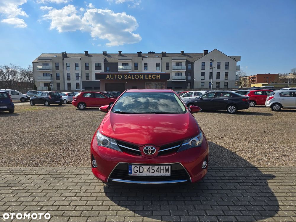 Toyota Auris 1.6 Premium + - 2