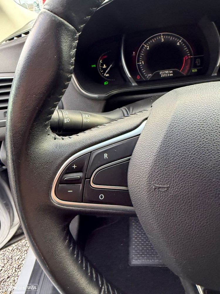 Renault Mégane 1.5 dCi Confort SS - 26