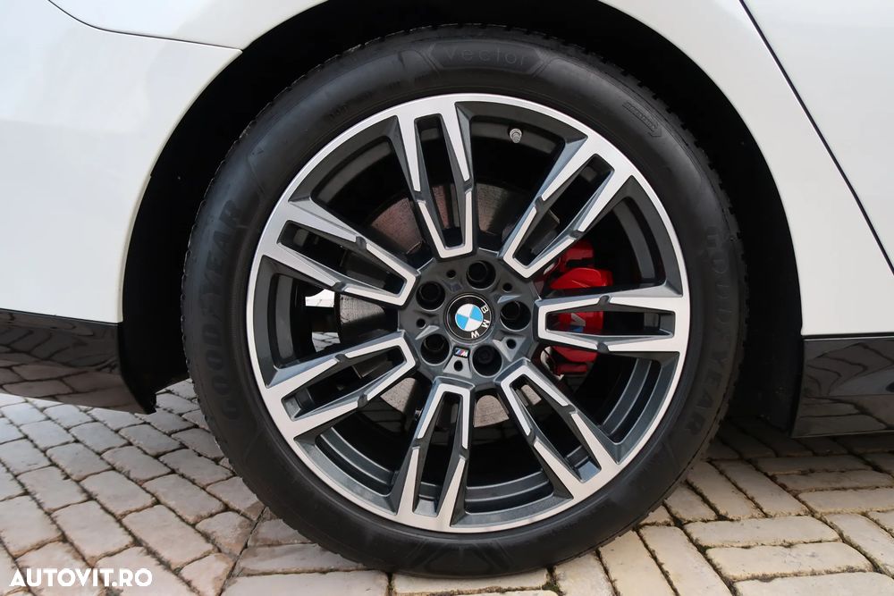 BMW Seria 5 520i Aut. M Sport Edition - 31