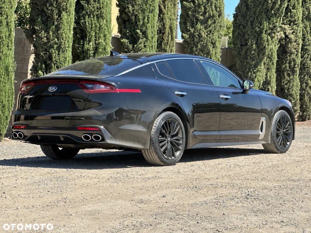Kia Stinger - 8