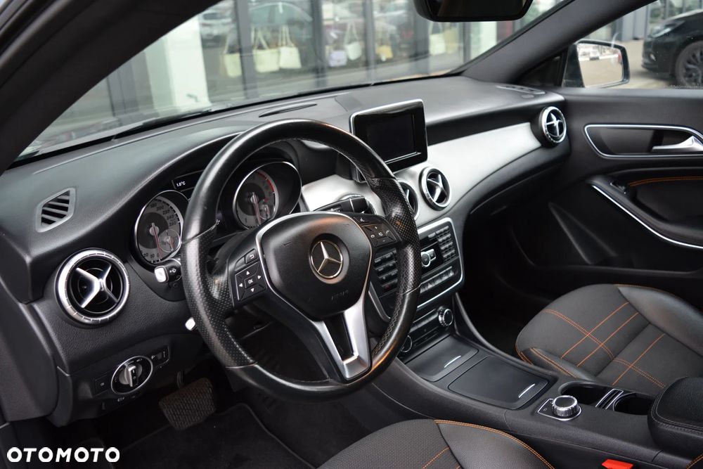 Mercedes-Benz CLA 180 7G-DCT StreetStyle - 16