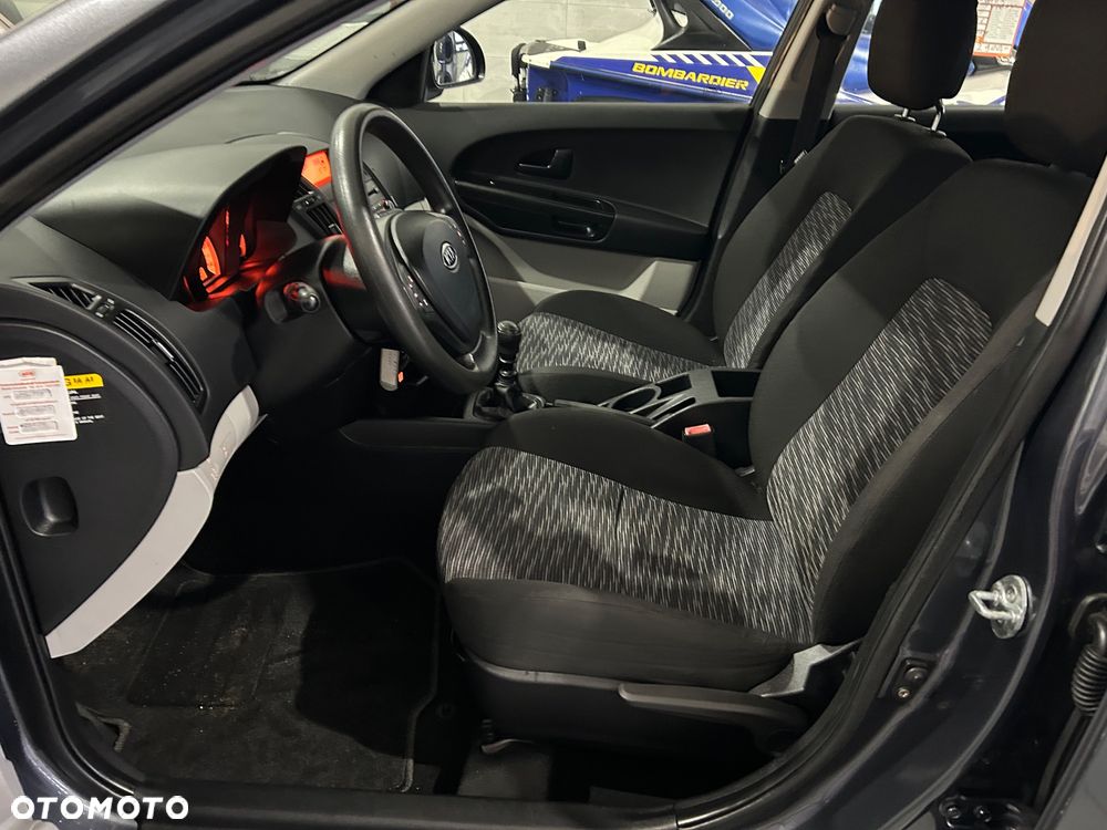 Kia Ceed - 16