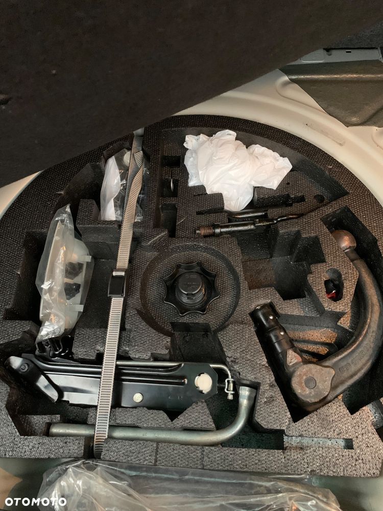 Volkswagen Golf 1.6 TDI DPF BlueMotion Technology MATCH - 24