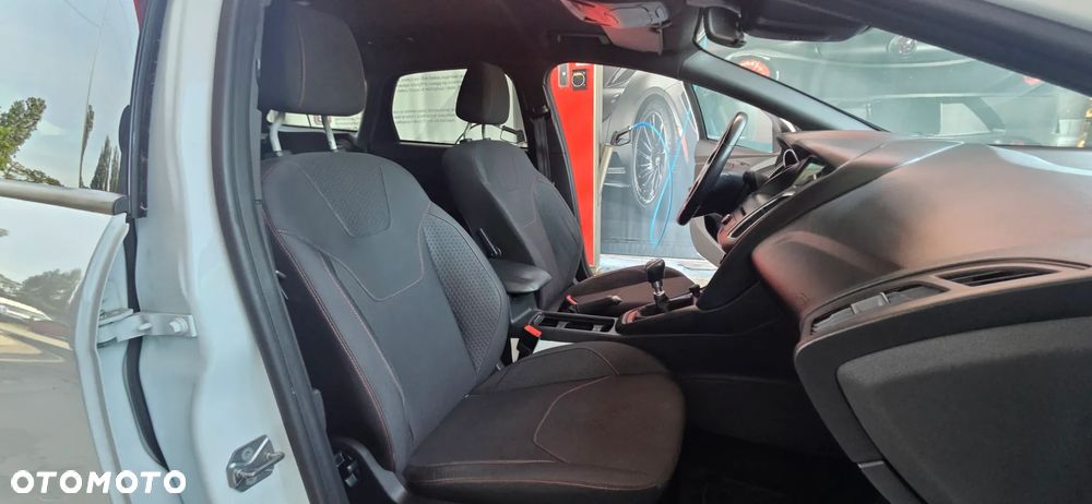 Ford Focus 1.5 EcoBoost STart-Stopp-System ST-LINE - 32