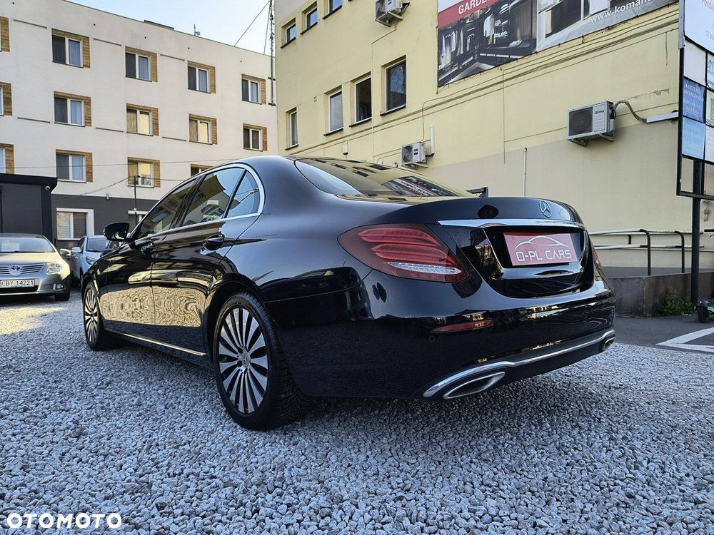 Mercedes-Benz Klasa E 400 4-Matic 9G-TRONIC - 33