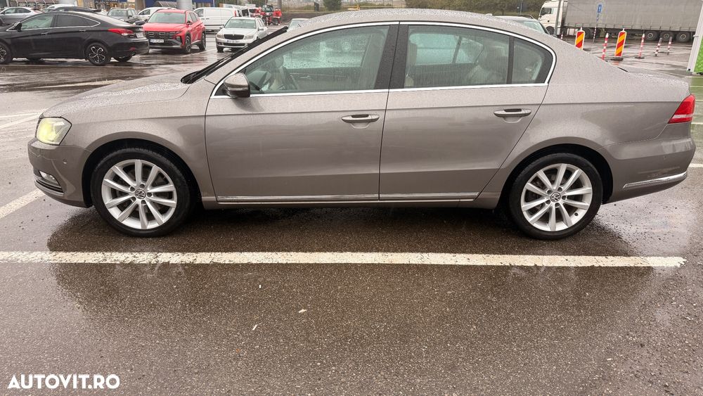 Volkswagen Passat - 1