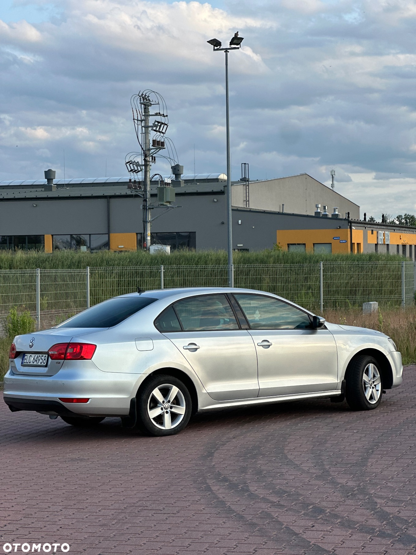 Volkswagen Jetta 1.6 TDI Highline - 4