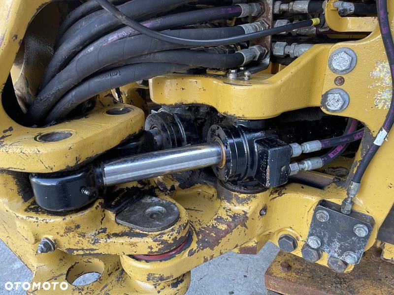 Caterpillar 428 F , rok 2012 Posiada w zestawie 4 łyżki, widły. - 6