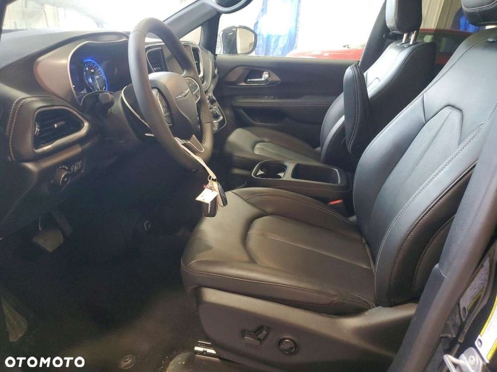 Chrysler Pacifica - 7