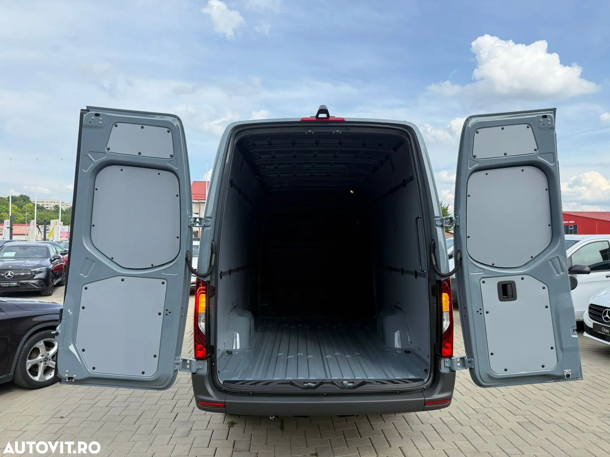 Mercedes-Benz Sprinter - 13