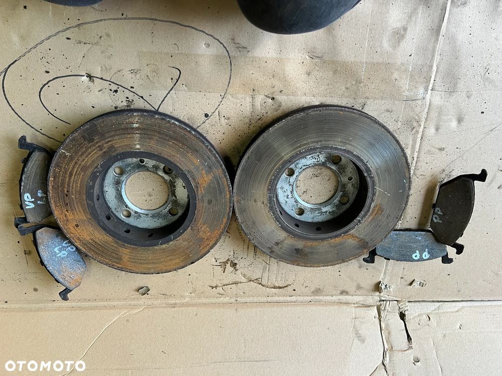 Tarcze hamulcowe klocki przód przednie VW UP 1.0 - 5