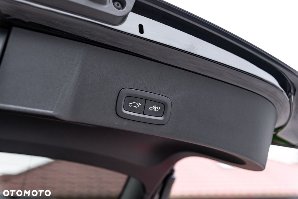 Volvo XC 40 B4 B DKG Ultimate Dark - 22