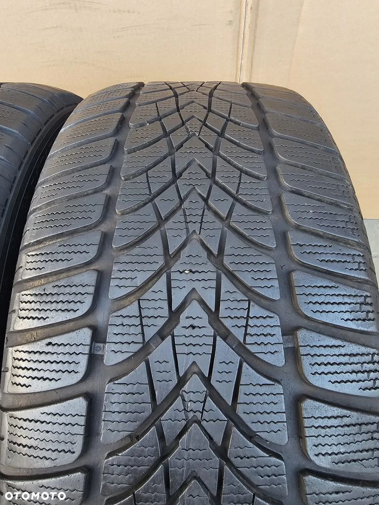 (O11) 235/45R17 94H 5,5mm 15r / Dunlop SP Winter Sport 4D - 4