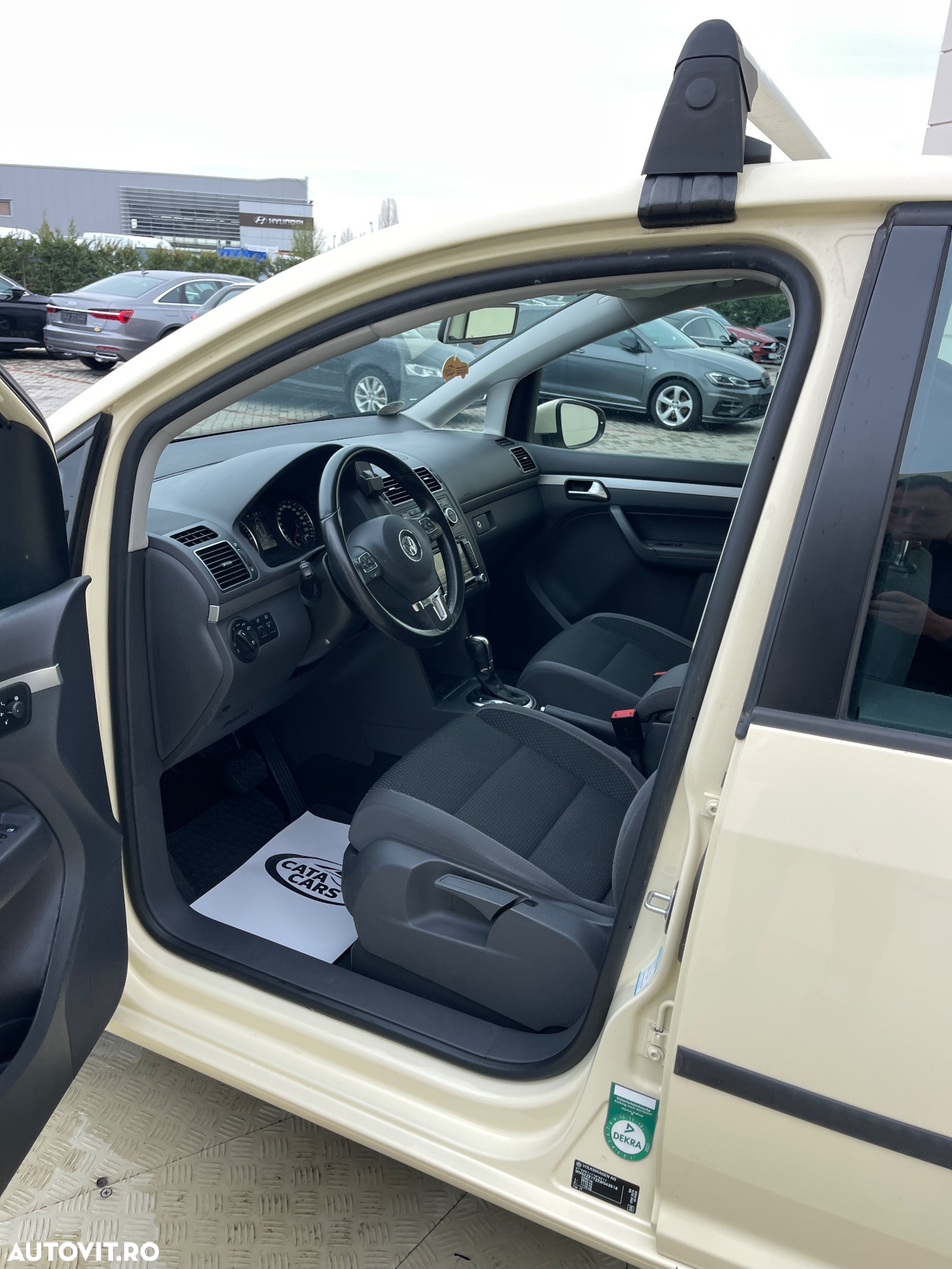 Volkswagen Touran 2.0 TDI DSG Comfortline - 30