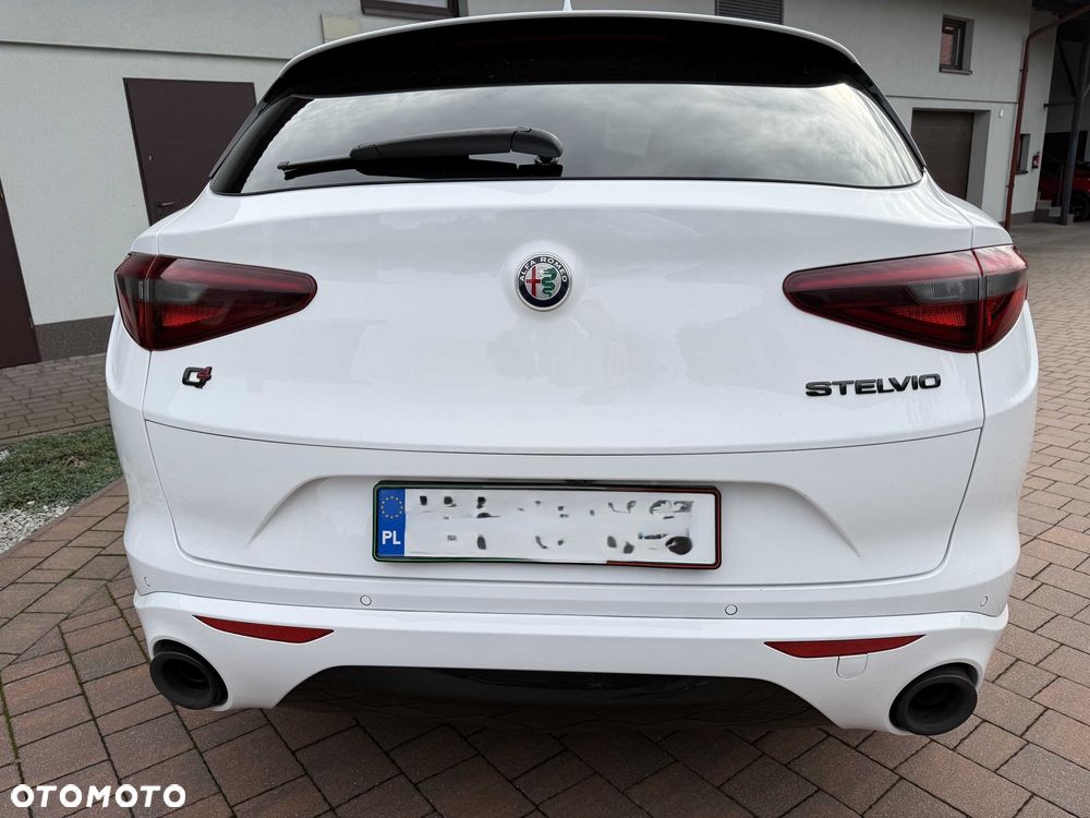 Alfa Romeo Stelvio - 3
