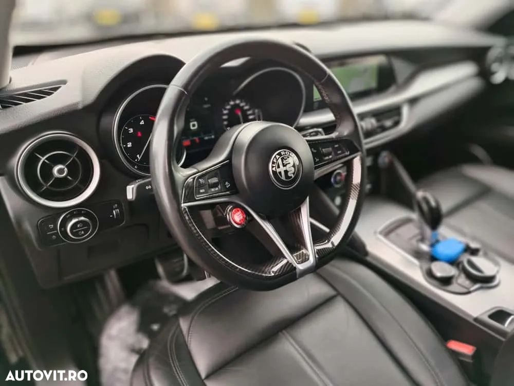 Alfa Romeo Stelvio 2.2 Diesel 16V AT8 Q4 Veloce - 9
