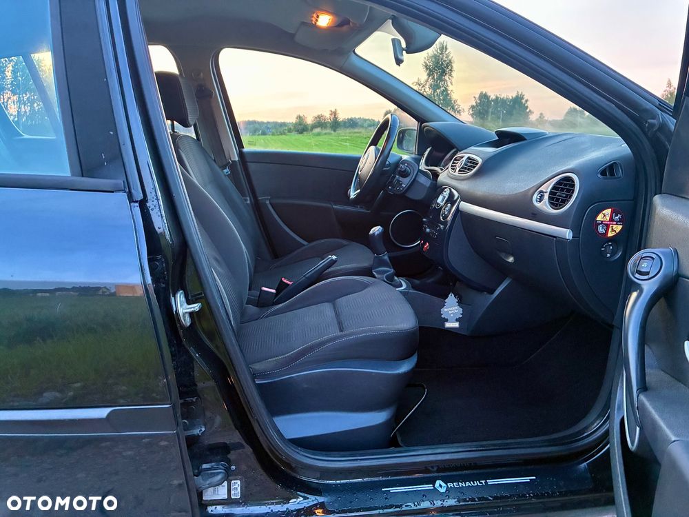 Renault Clio - 23