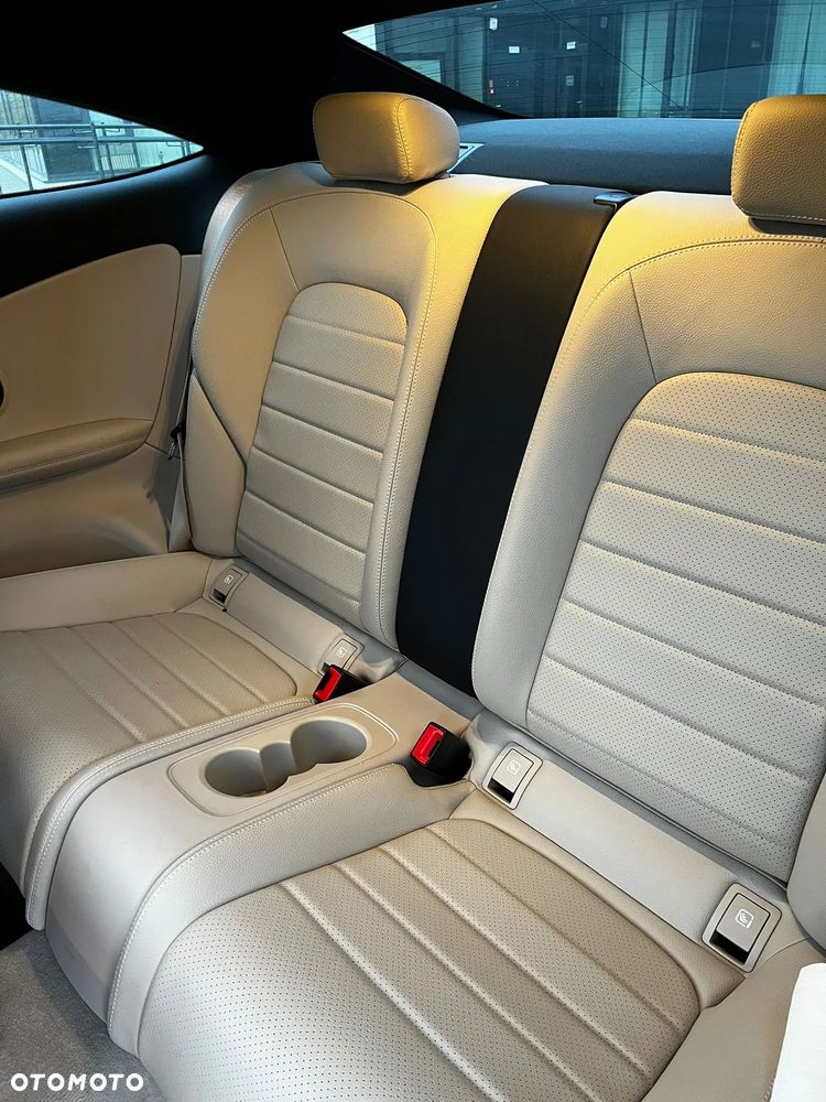 Mercedes-Benz Klasa C 200 4Matic 9G-TRONIC - 7
