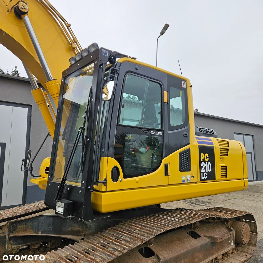 Komatsu PC210 - 10