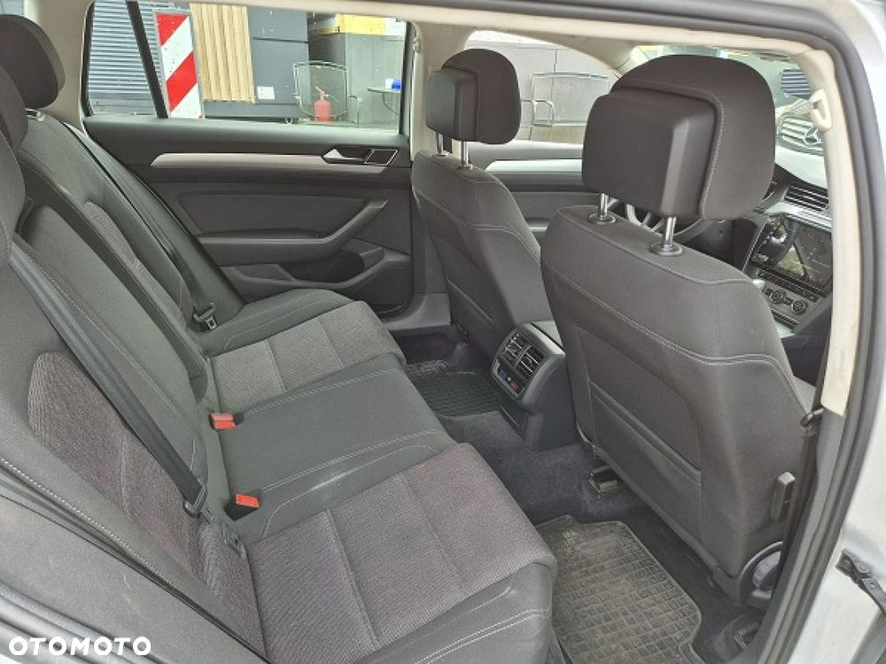 Volkswagen Passat - 19