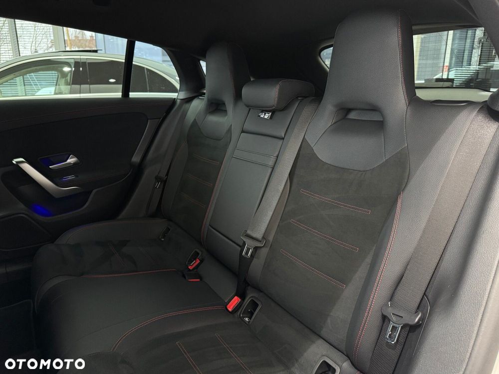 Mercedes-Benz CLA - 13