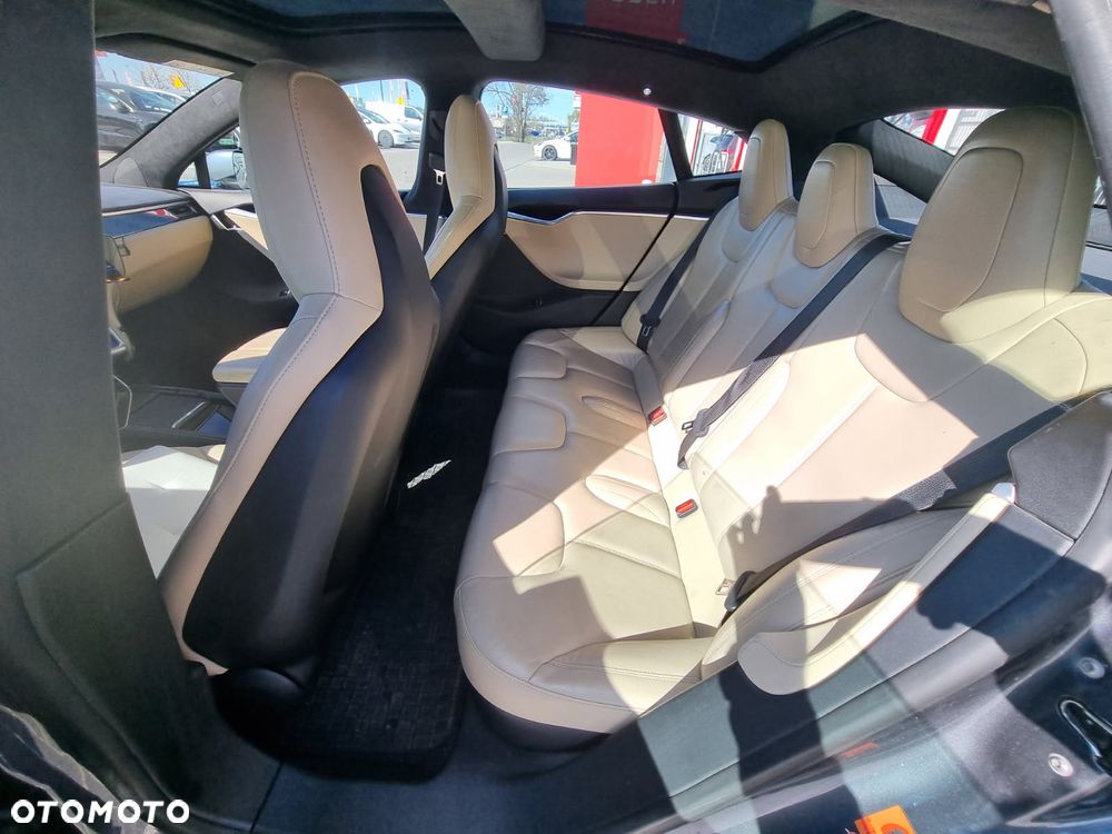 Tesla Model S - 7