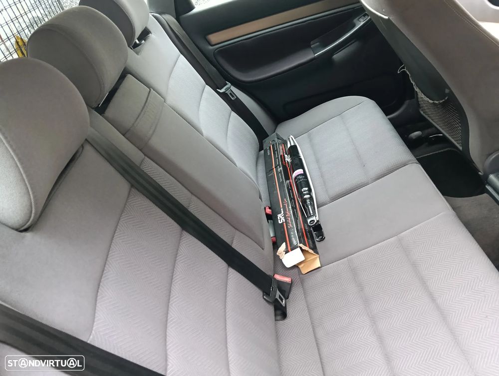 Audi A4 Avant 1.9 TDI Attraction - 16