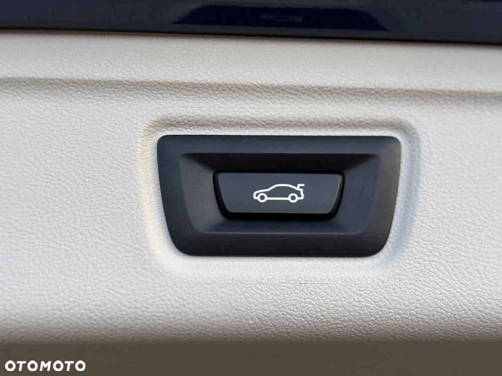 BMW Seria 3 320d xDrive Luxury Line sport - 36