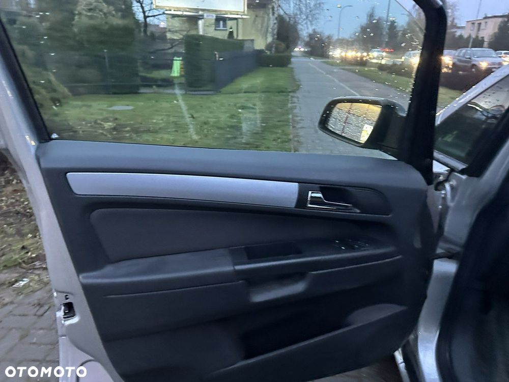 Opel Zafira - 8