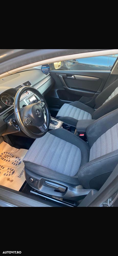 Volkswagen Passat Variant 2.0 TDI Blue TDI DSG Comfortline - 9