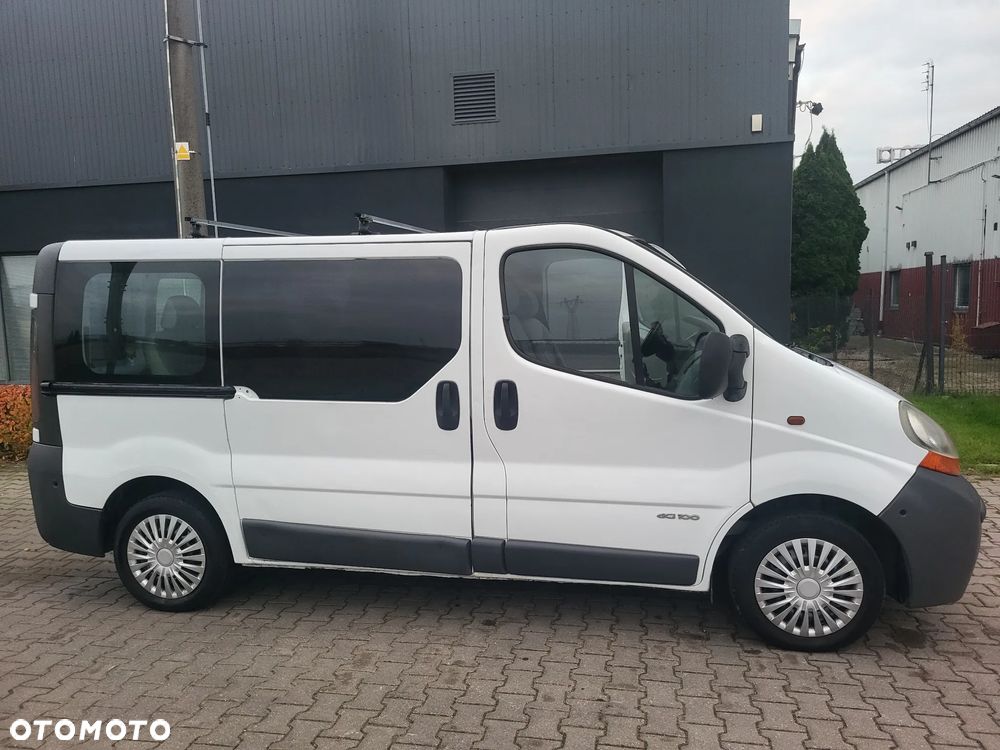 Renault Trafic Passenger - 24