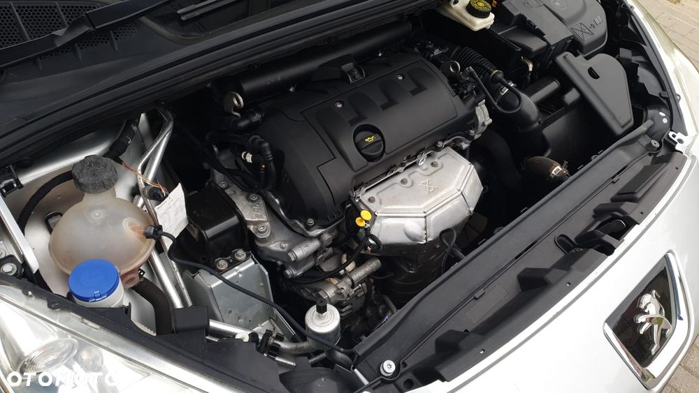 Peugeot 308 100 VTi Urban Move First Edition - 10