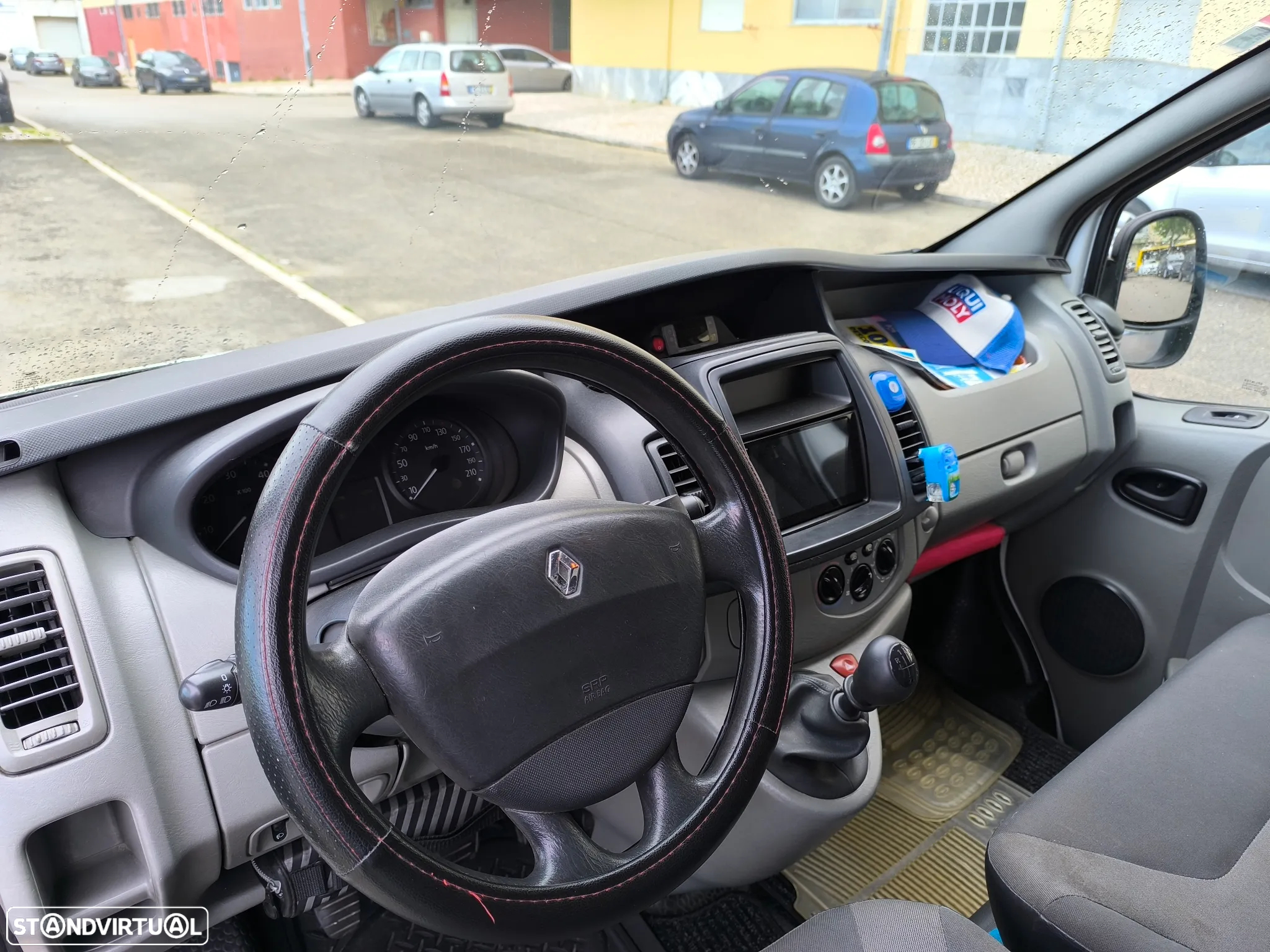 Renault Traffic 115 dci com motor frio - 10