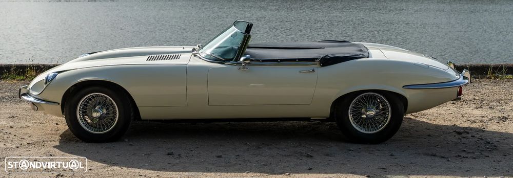 Jaguar E-Type - 30