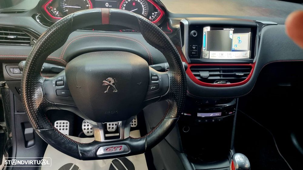 Peugeot 208 GTI 200 THP - 12