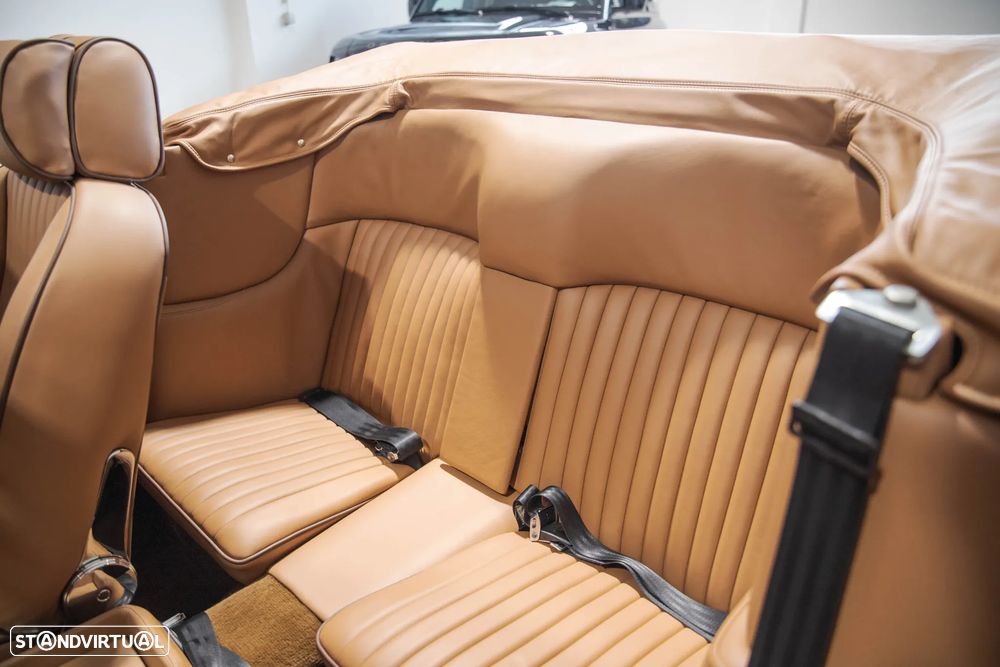 Aston Martin Volante - 35