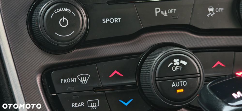 Dodge Challenger - 8