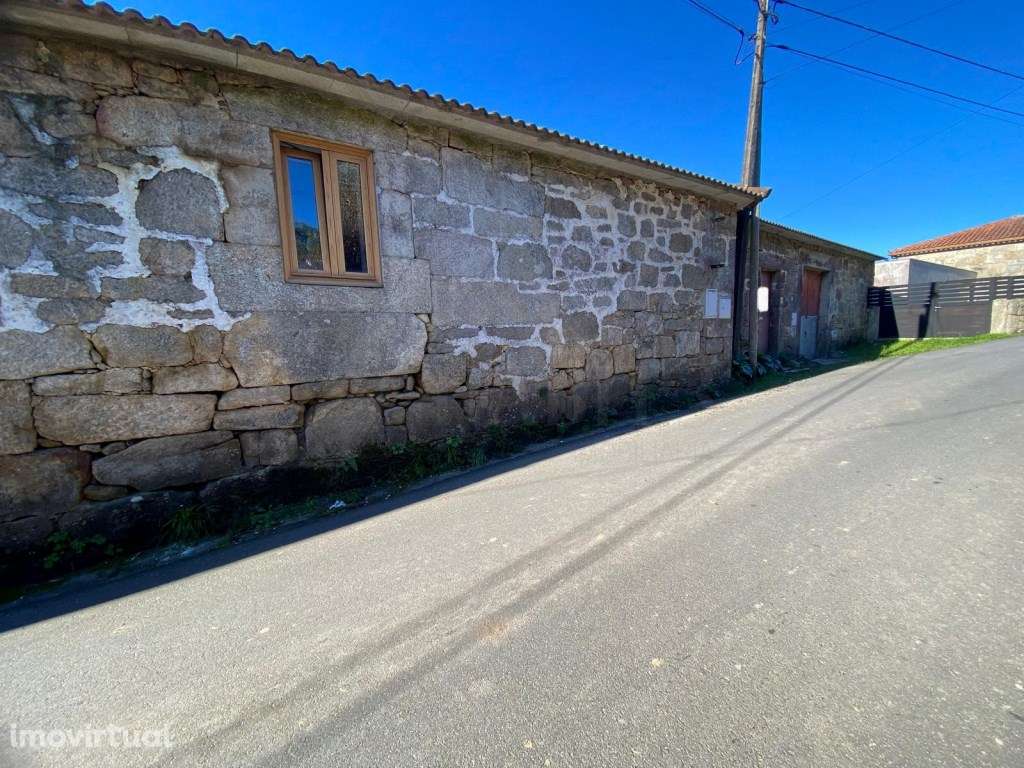 Casa em pedra restaurada, em Cossourado - Grande imagem: 2/28