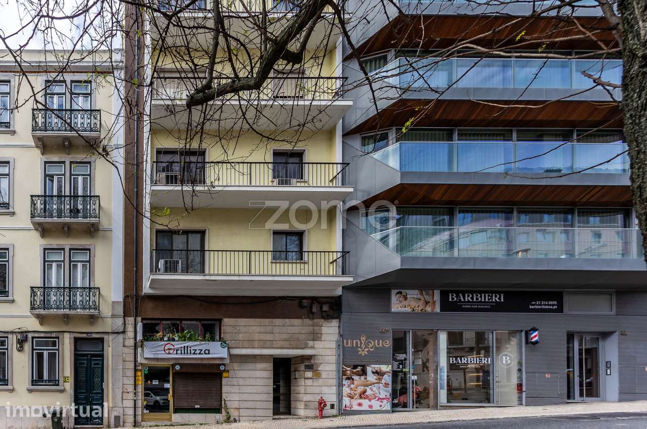 T2 Remodelado na Av. Duque de Loulé, junto ao Marquês de Pombal - Grande imagem: 2/27