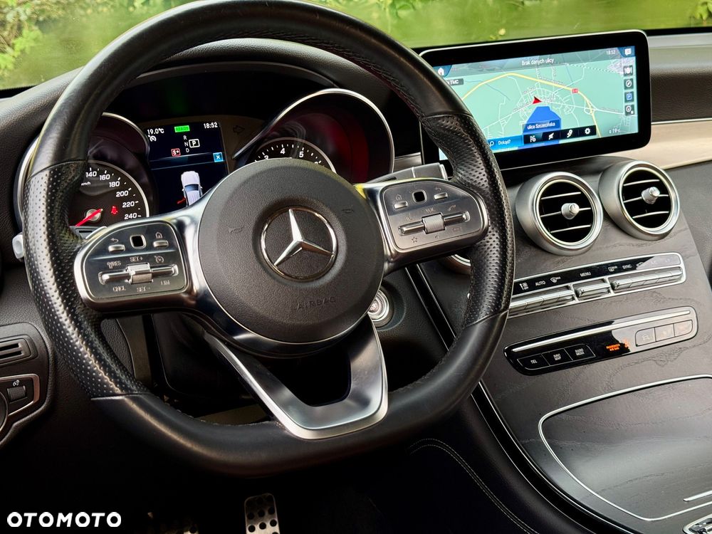 Mercedes-Benz GLC 200 4Matic 9G-TRONIC AMG Line Plus - 24