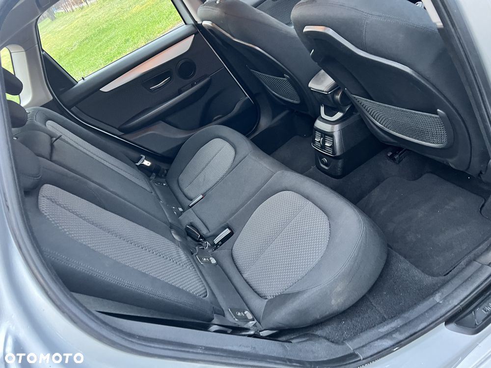 BMW Seria 2 216d - 15