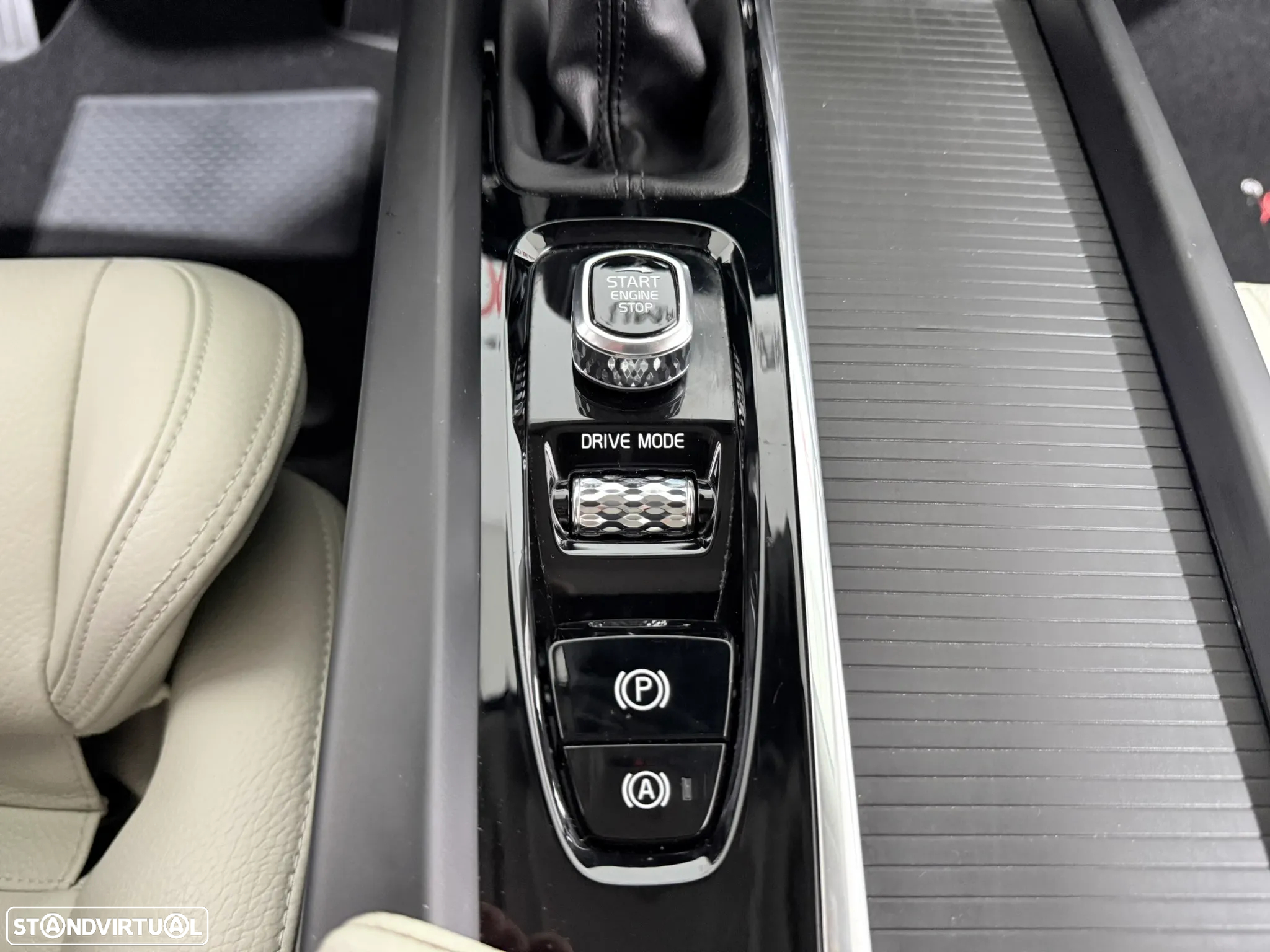 Volvo XC 60 2.0 D4 Momentum Plus - 30