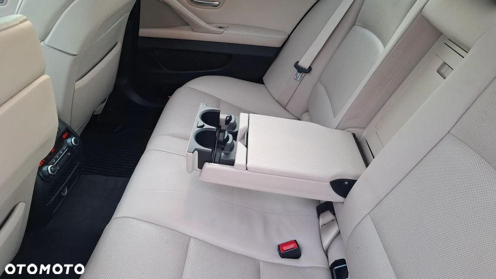 BMW Seria 5 535i xDrive - 23