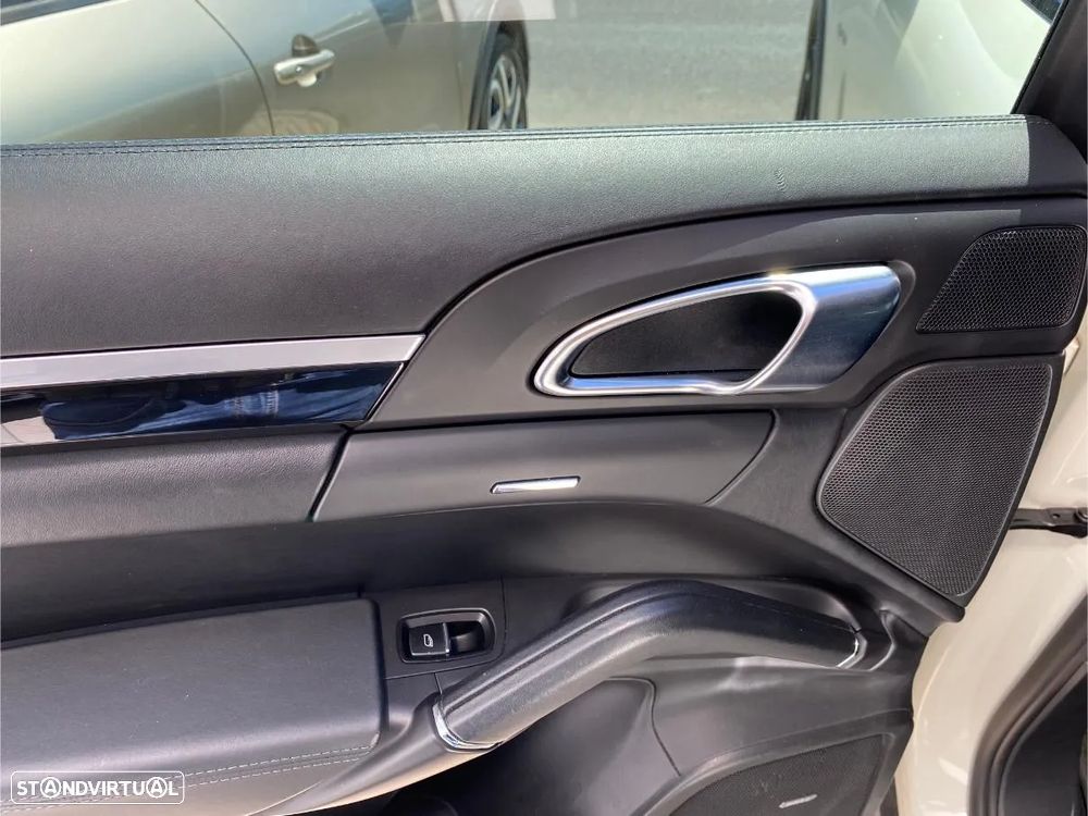 Porsche Cayenne S Hybrid - 10