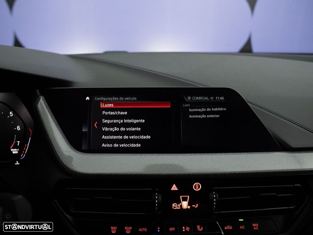BMW 118 i Pack Desportivo M Auto - 32